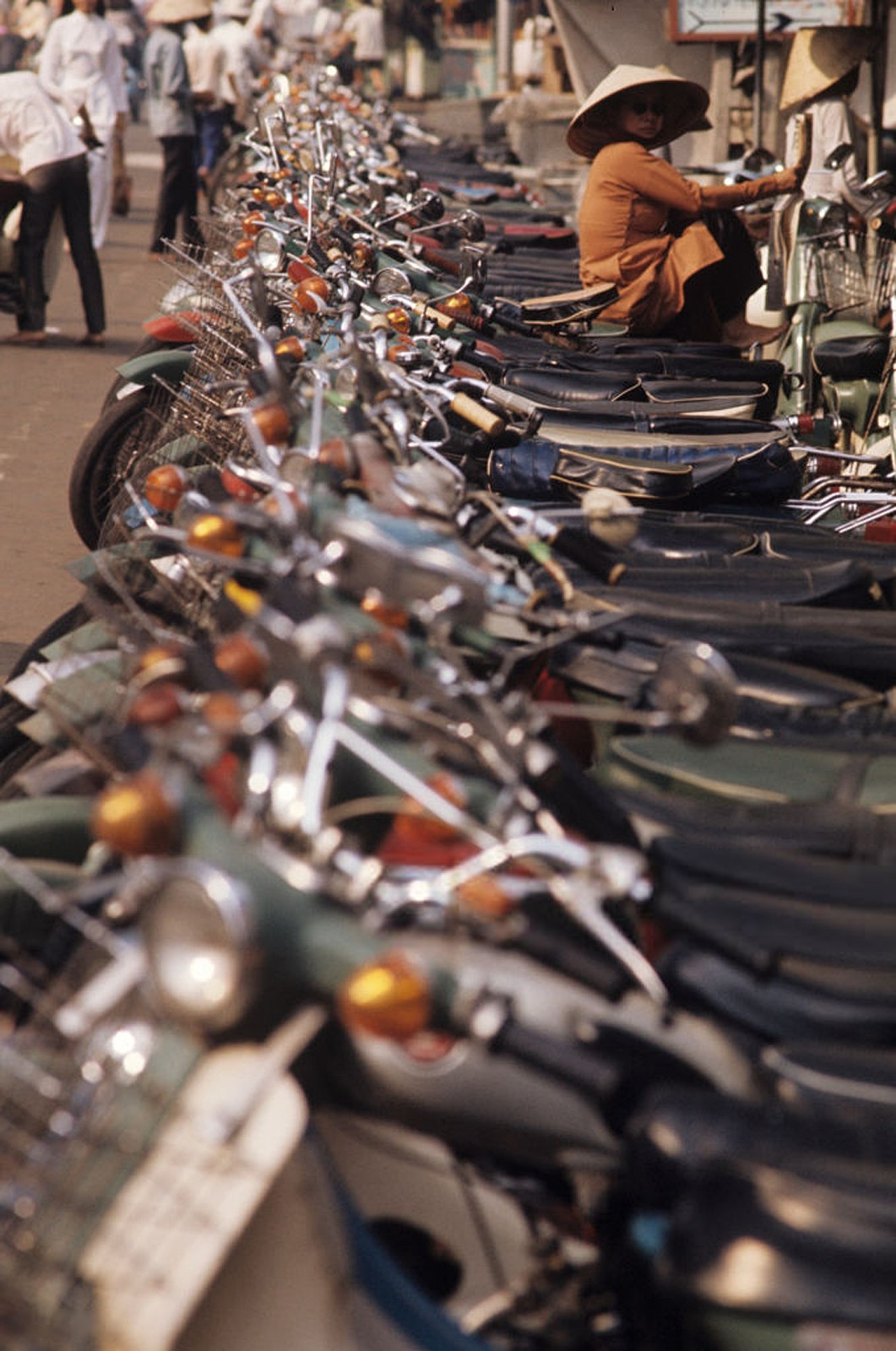 Interesting photos of Saigon women in 1972 under US photographer’s lens