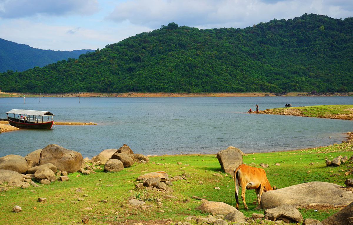 Immersing in the serene beauty of Nui Mot Lake