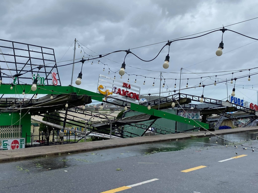 Quang Ngai, Quang Nam in central Vietnam left desolate after fierce storm Molave