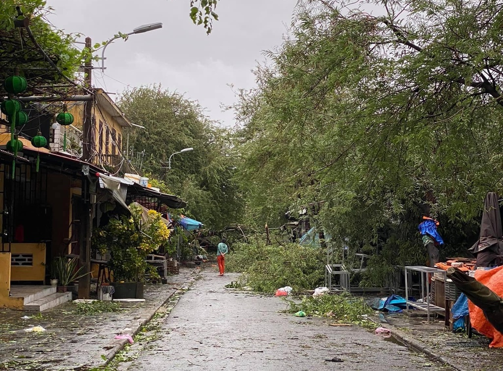 Hoi An ancient town wrecked after storm Molave