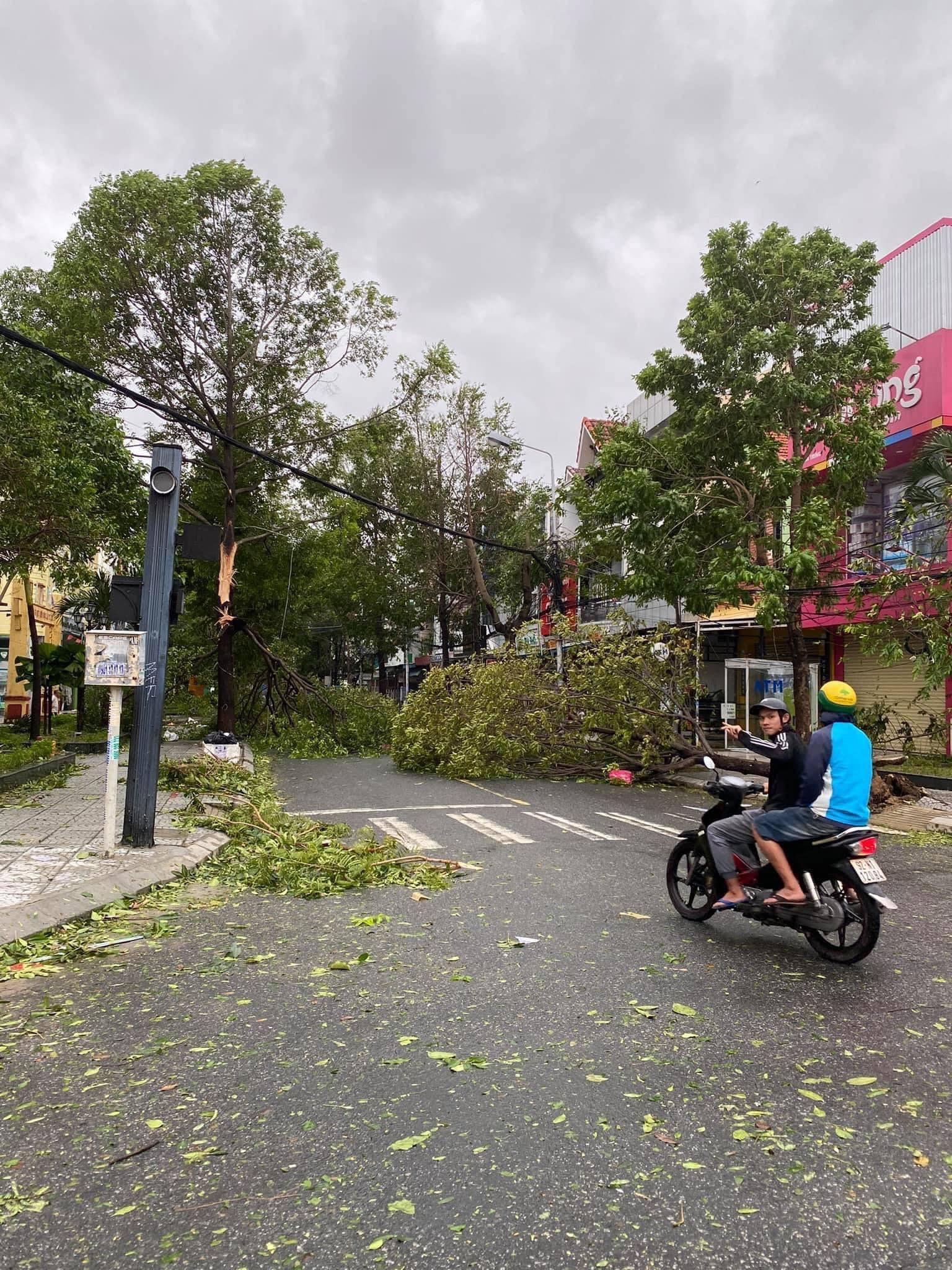 Hoi An ancient town wrecked after storm Molave