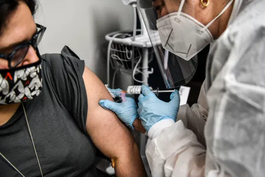 covid 19 vaccines could get green light from eu regulator late 2020 early 2021