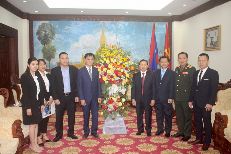 lao embassy in vietnam turning congratulatory flowers into presents for disaster hit victims central vietnam