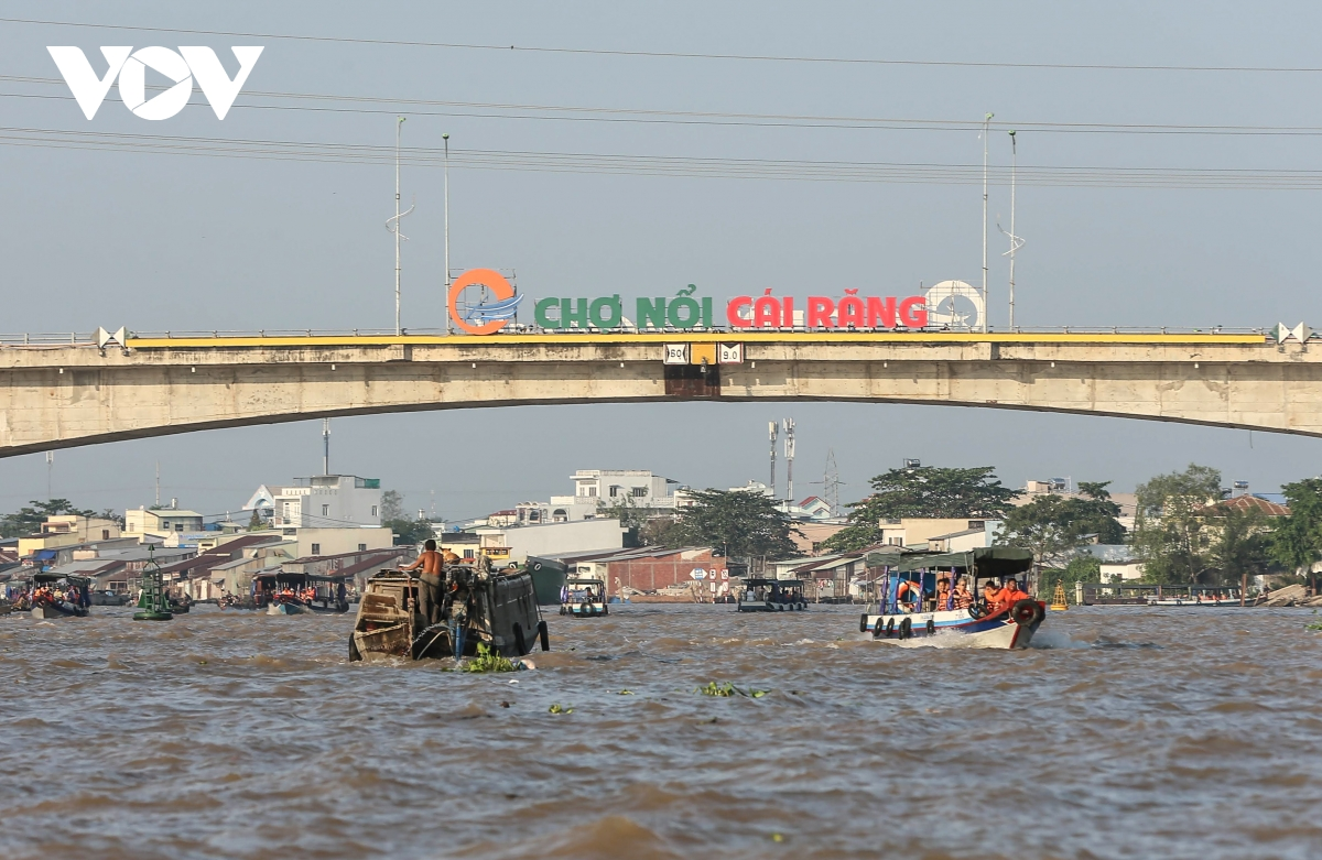 Cai Rang floating market, a highlight of Vietnam’s Mekong Delta Cai Rang floating market, a highlight of Vietnam’s Mekong Delta