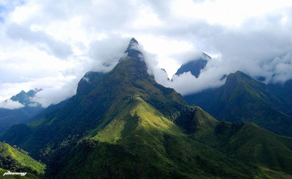 Majestic beauty of Vietnam's highest mountain range