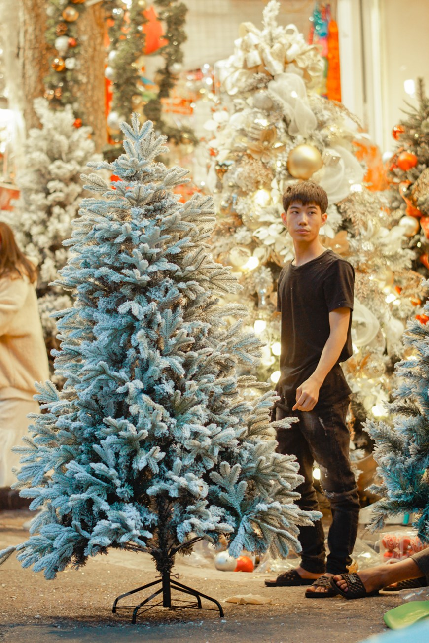 In photos: Hanoi' Old Quater overwhelmed in vibrant ambiance ahead of Christmas