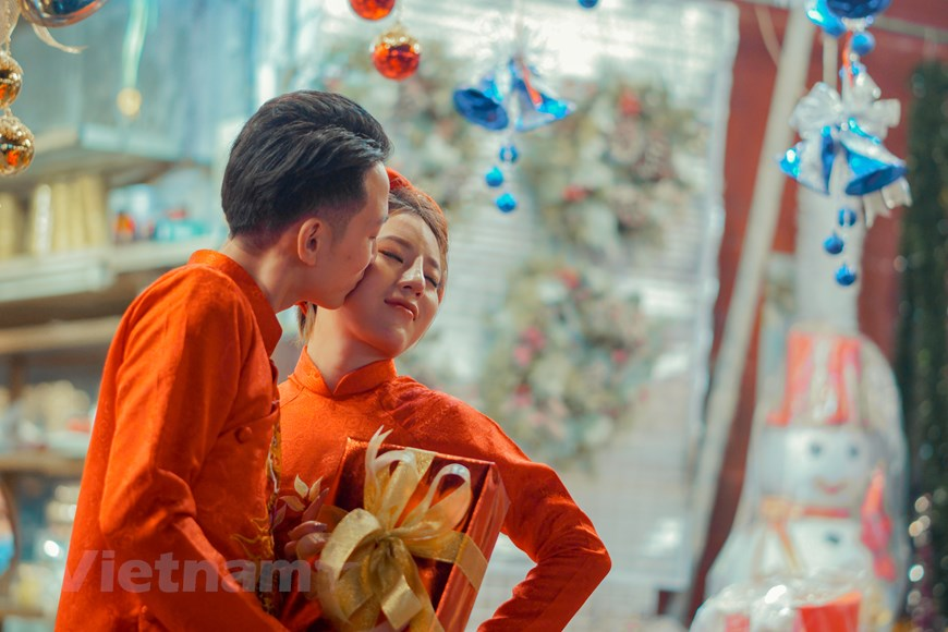 In photos: Hanoi' Old Quater overwhelmed in vibrant ambiance ahead of Christmas