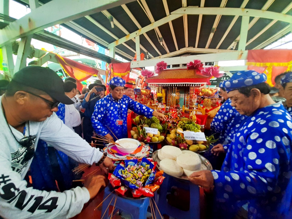 Impressive Ca Mau during Traditional Festival of Praising Sir. Whale