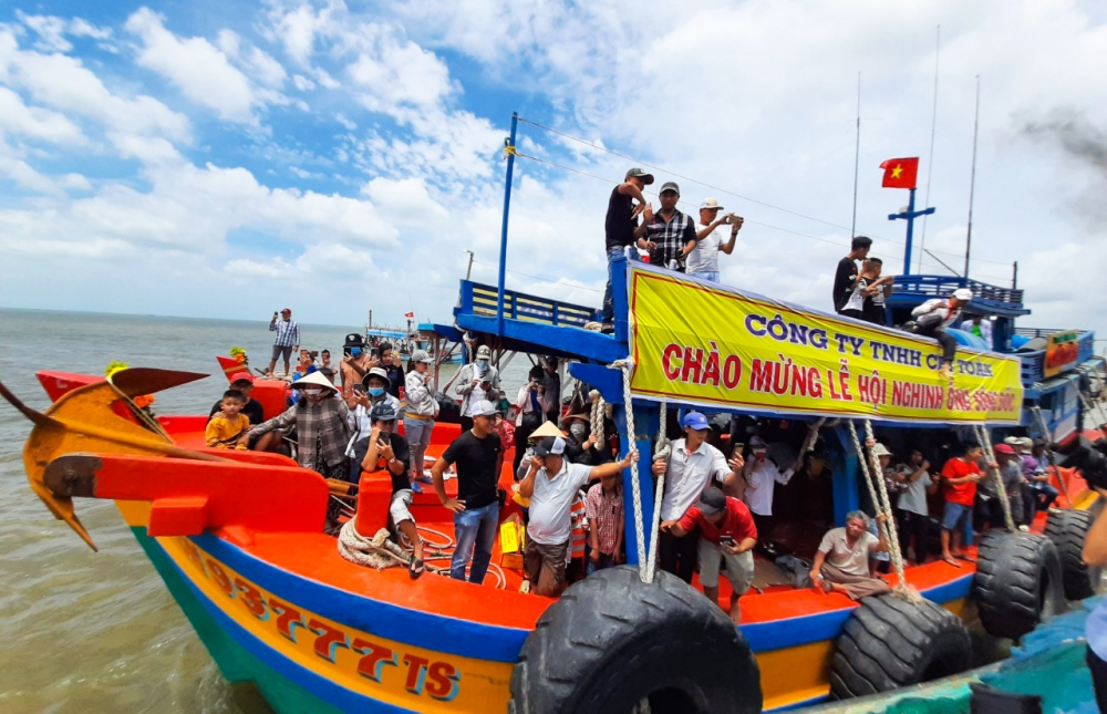 Impressive Ca Mau during Traditional Festival of Praising Sir. Whale