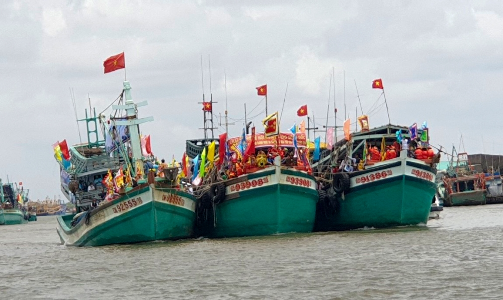 Impressive Ca Mau during Traditional Festival of Praising Sir. Whale