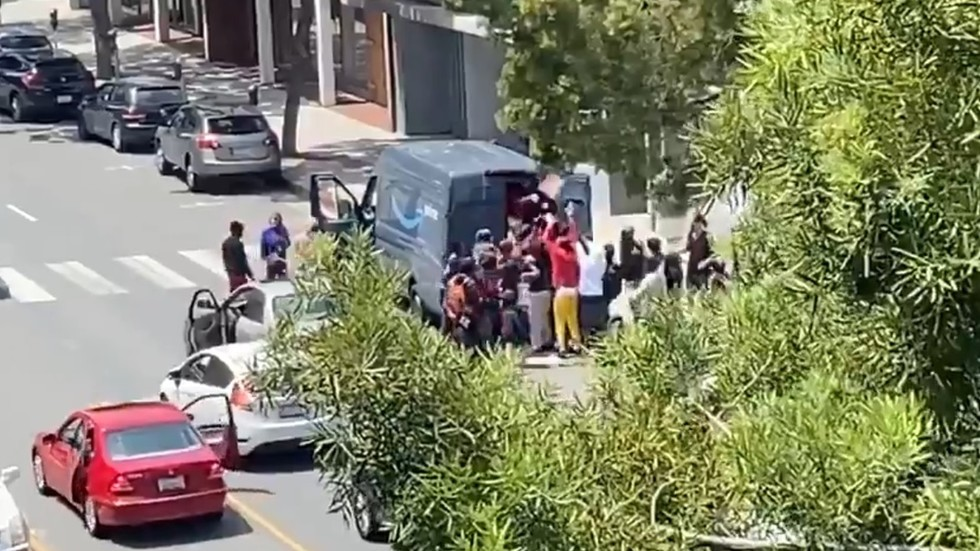 santa monica struggling to stop looting spree extend curfew through monday morning