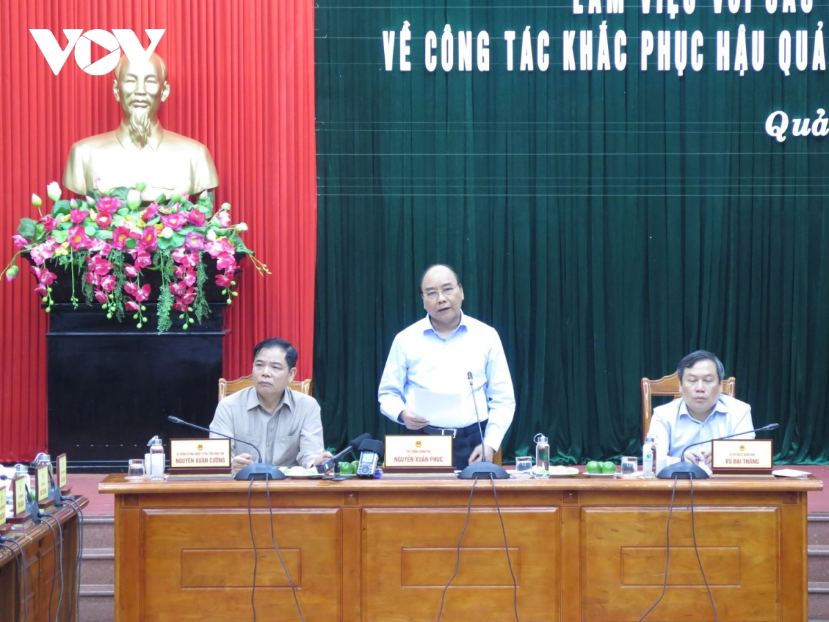 On the same day, pm presides over a meeting with leaders of central provinces and relevant ministries as they devise strategies aimed at overcoming consequences flooding in region.