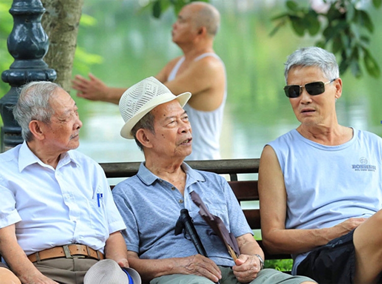 Survey: Vietnamese live longer, suffers more disease tho