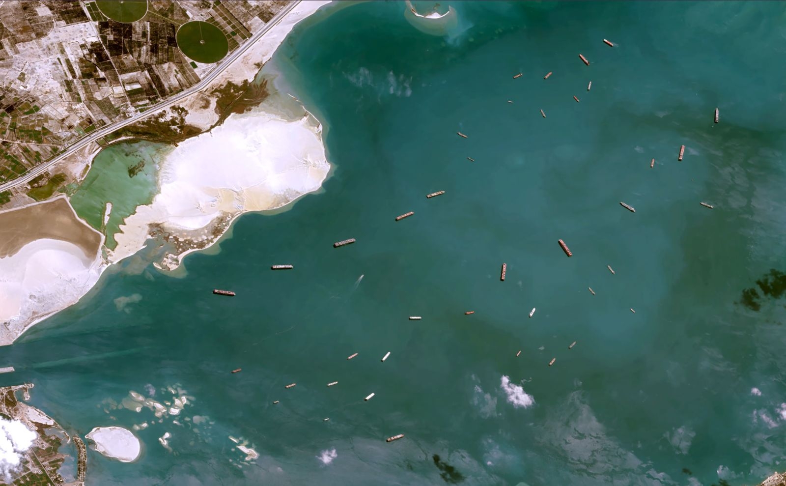 1001-suez-canal-blocked-by-a-giant-container