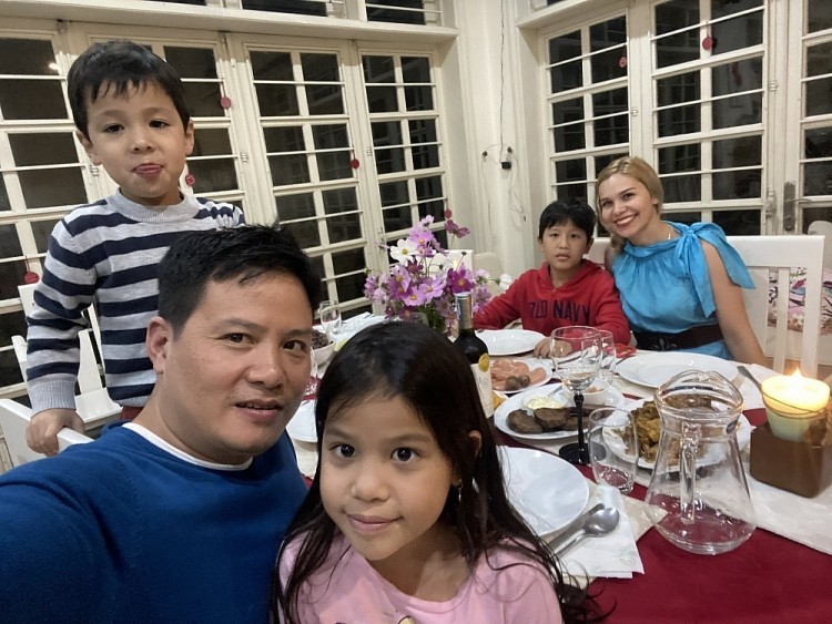 Cross-border Romances: When Love Knows No Distance