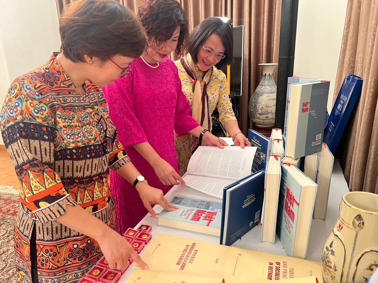 Memoirs of Greek Hero Released by Vietnamese Publishers