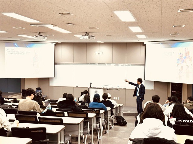 Vietnamese Students in RoK Praised for Great Academic Performance
