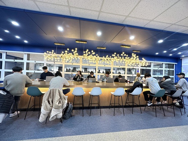 Vietnamese Students in RoK Praised for Great Academic Performance