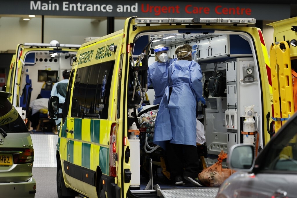 Vietnamese in UK on high alert but not afraid of new Covid-19 variant