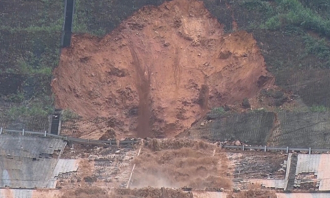 Earthquakes caused central Vietnam hydropower plant leakage
