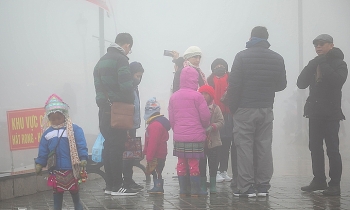 sapa kids hawk goods in minus temperature