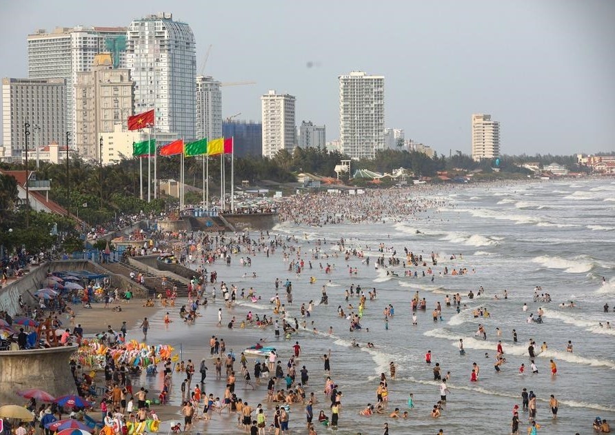 Tourist Sites Filled with Holidaymakers on New Year