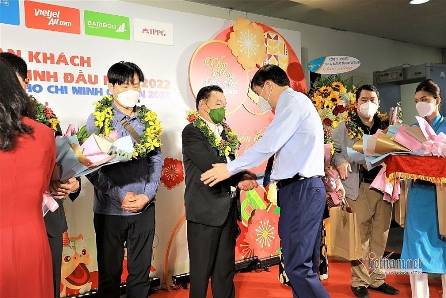 Tourist Sites Filled with Holidaymakers on New Year