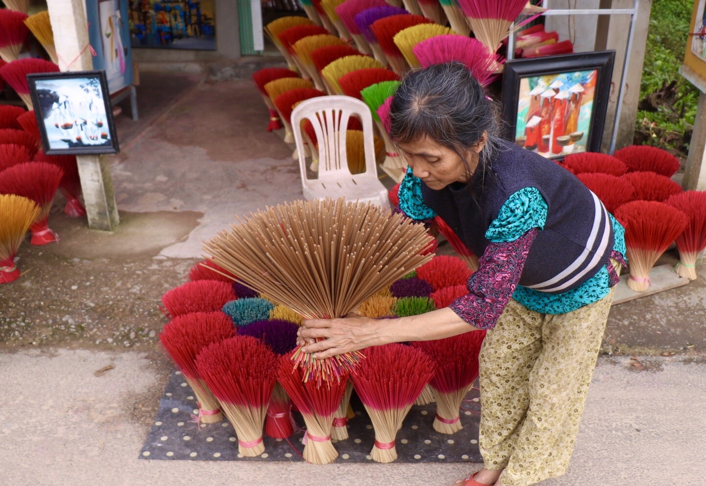Famous incense-making village in Hue turns colorful as Tet nears