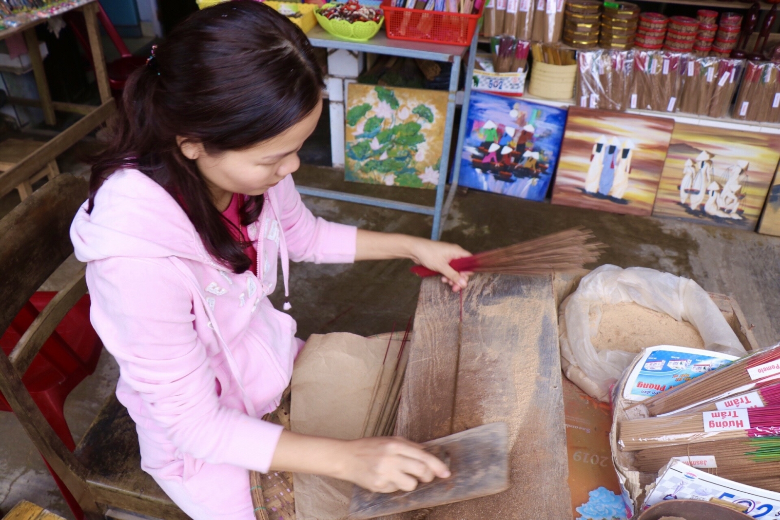 Famous incense-making village in Hue turns colorful as Tet nears