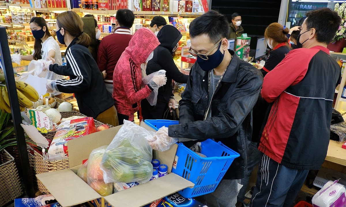latest news covid 19 in hanoi no need to hoard up on daily necessities