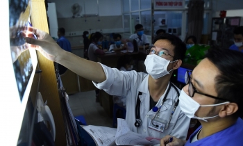 Hanoi hospital tests 5,000 staffs, patients for Covid-19
