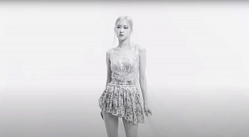 korean idol blackpinks rose looks gorgeous in vietnamese designers dress