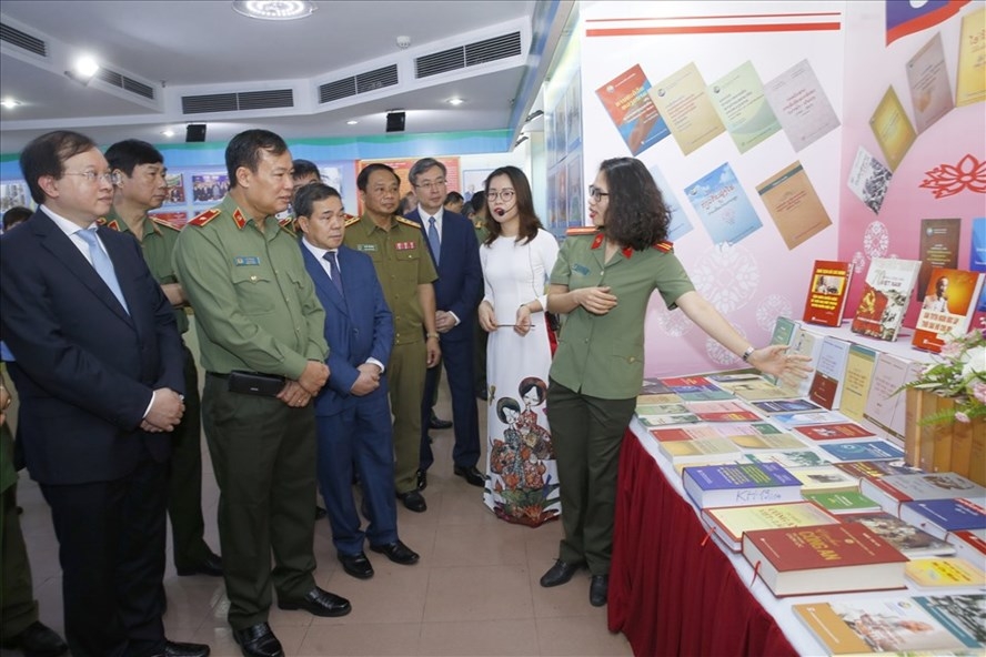 Lao - Vietnam People's Public Security: Attachment and Gratitute
