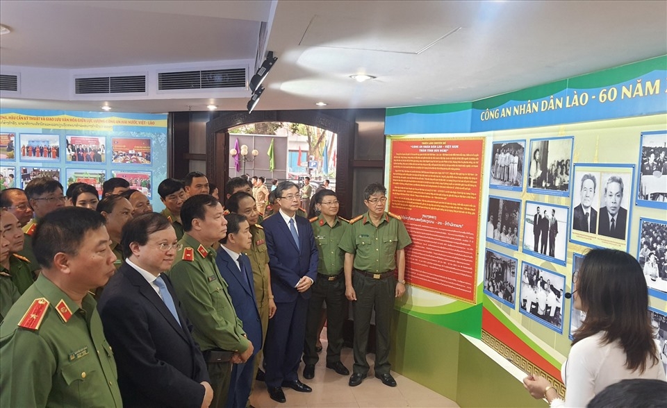 Lao - Vietnam People's Public Security: Attachment and Gratitute