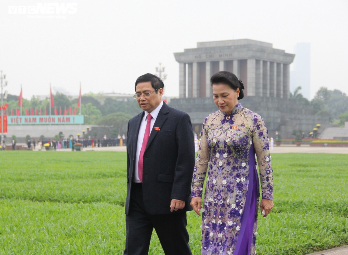 Party, State leaders pay tributes to late President Ho ahead of last NA session