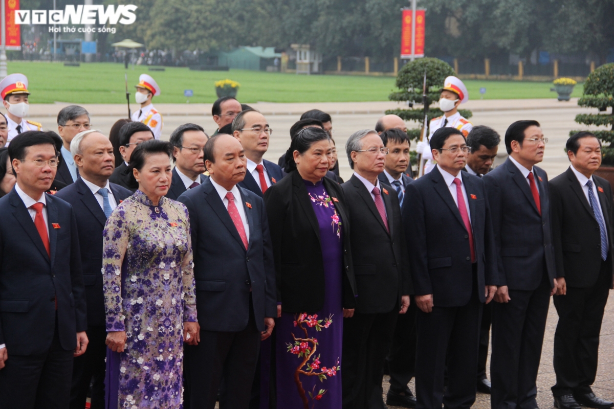 Party, State leaders pay tributes to late President Ho ahead of last NA session