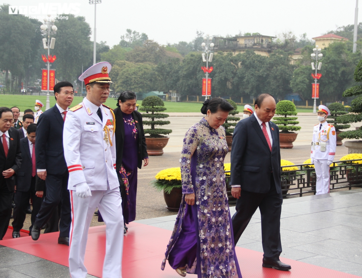 Party, State leaders pay tributes to late President Ho ahead of last NA session