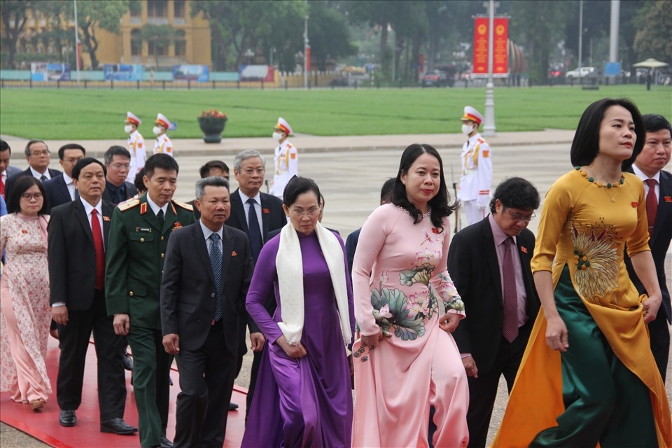 Party, State leaders pay tributes to late President Ho ahead of last NA session
