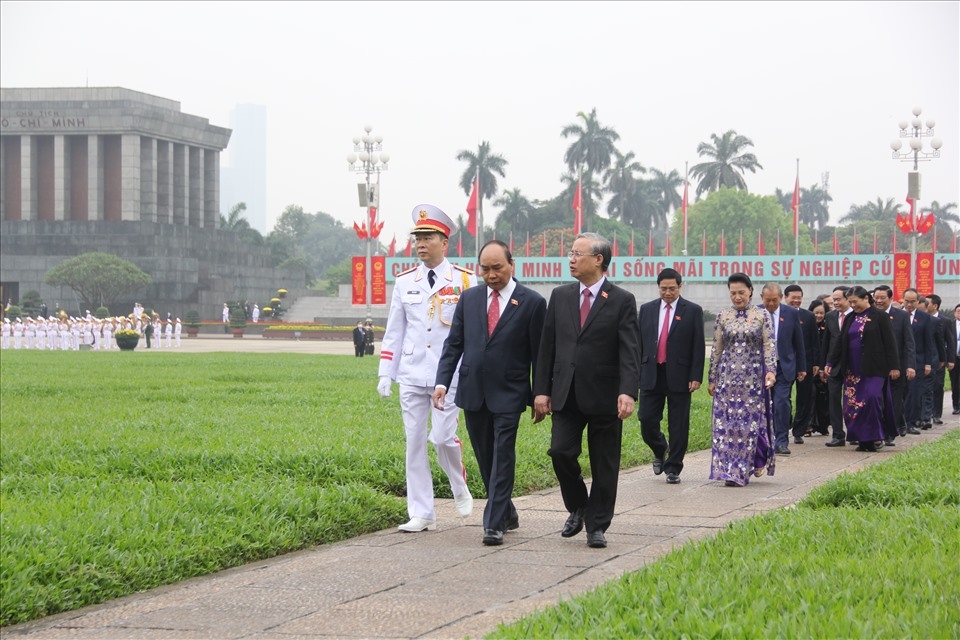 Party, State leaders pay tributes to late President Ho ahead of last NA session