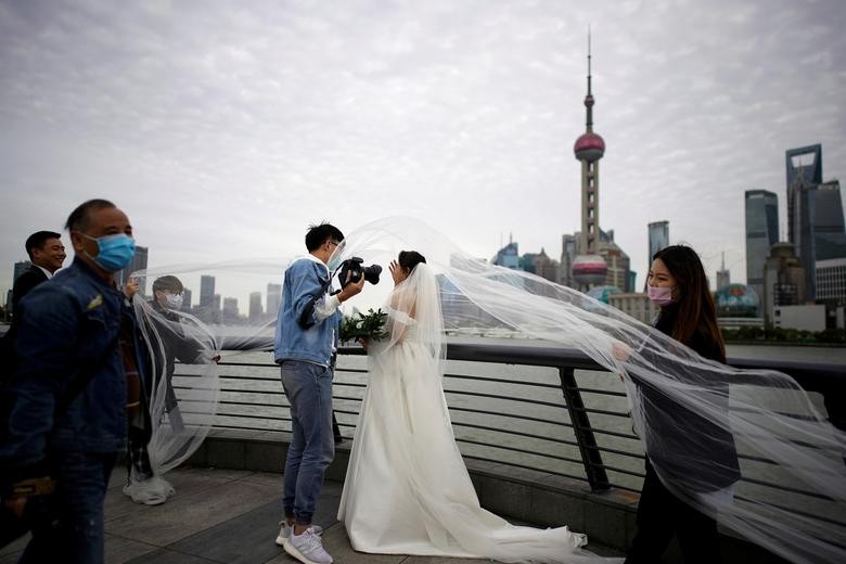 love in the time of covid 19 outbreak in pictures