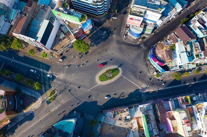 ho chi minh city left deserted during nationwide social isolation