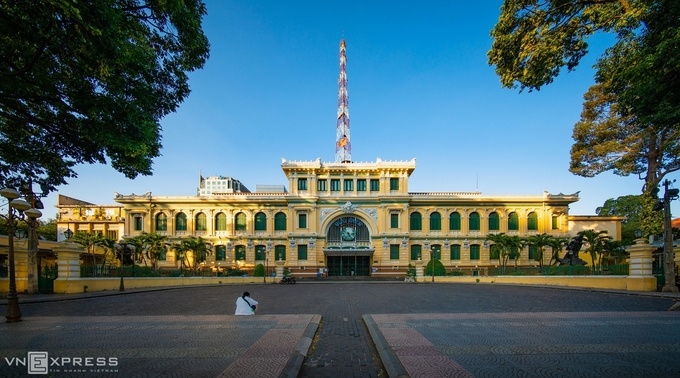 ho chi minh city left deserted during nationwide social isolation