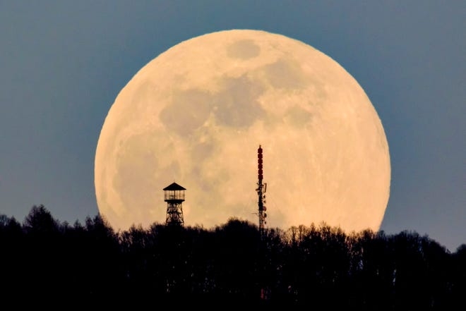 2020s april pink moon calming respite from covid 19 pandemic