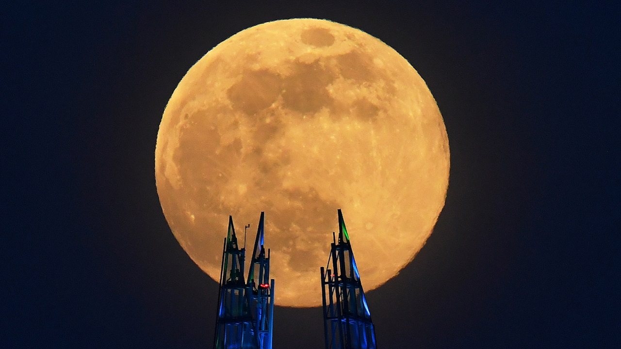 2020s april pink moon calming respite from covid 19 pandemic