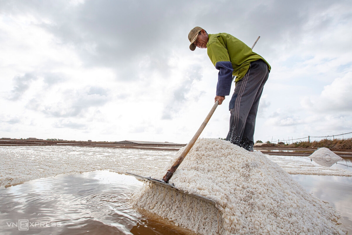 picturesque salt fields in bac lieu southern vietnam