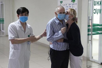 vietnamese pm discusses covid 19 measures with australian pm