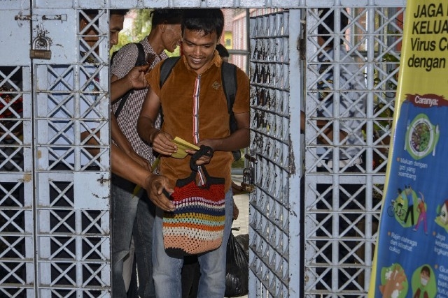 thousands of ncov vulnerable prisoners worldwide put under house arrest