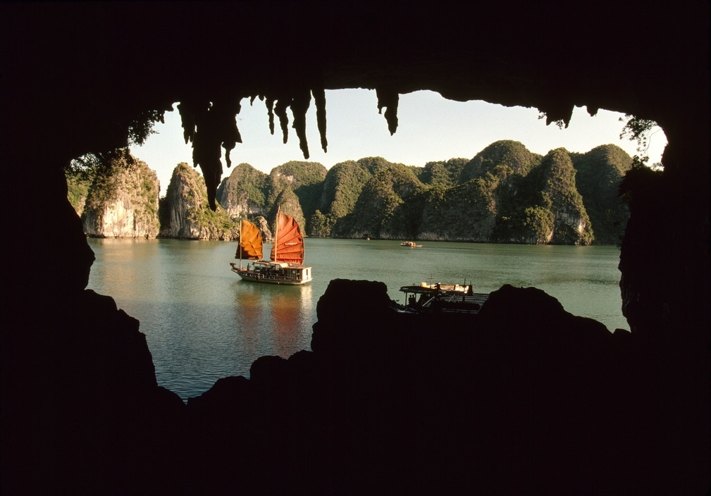 hustle life in quang ninh late 20th century
