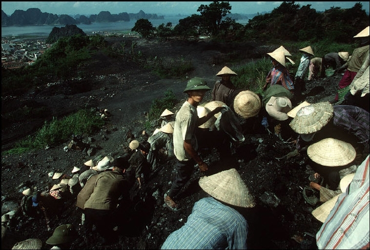 hustle life in quang ninh late 20th century