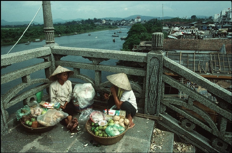hustle life in quang ninh late 20th century